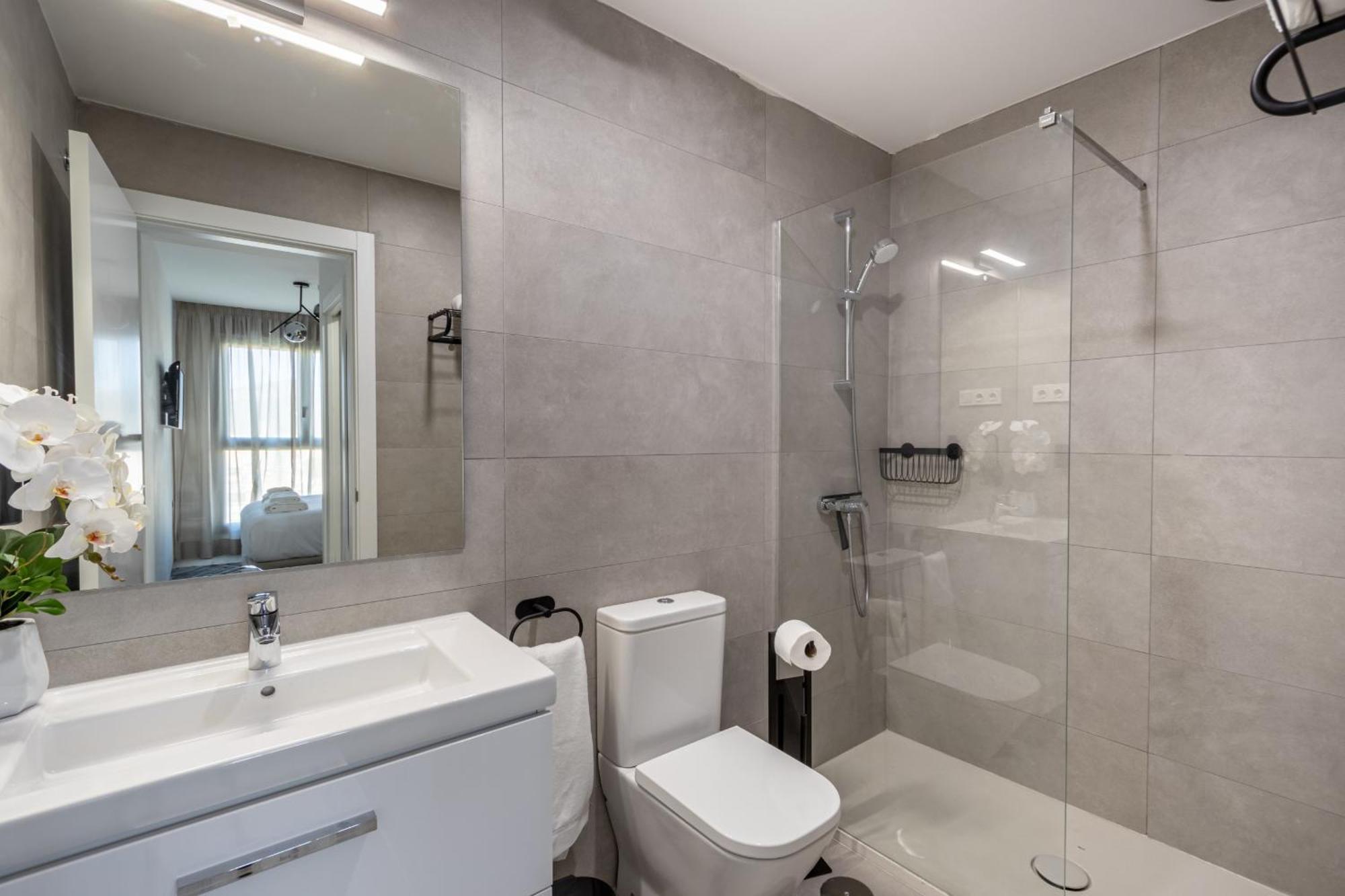 Malaga Skyline 1 Pool & Parking Free Apartment Ngoại thất bức ảnh